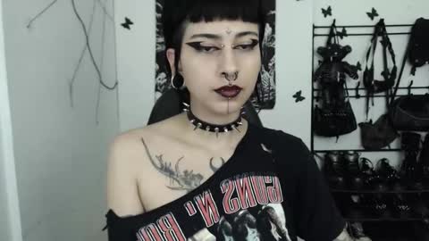 Snapshot of dakota_krall_ chatting on 11/21/25, 04:22 dakota online show from 11/21/25, 04:22