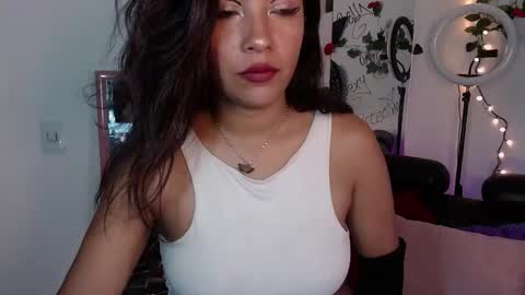 Snapshot of dakota_ro chatting on 11/11/25, 08:20 Caroliina online show from 11/11/25, 08:20