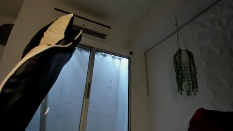 dakota_x18 online show from 09/23/25, 07:39