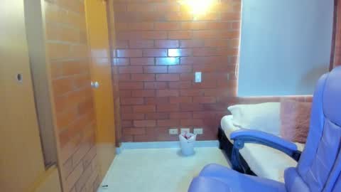 Snapshot of dakotaa_aa chatting on 01/03/25, 01:58 The girl of your dreams o online show from 01/03/25, 01:58