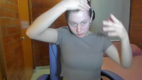 Snapshot of dakotaa_aa chatting on 01/07/25, 09:35 The girl of your dreams o online show from 01/07/25, 09:35