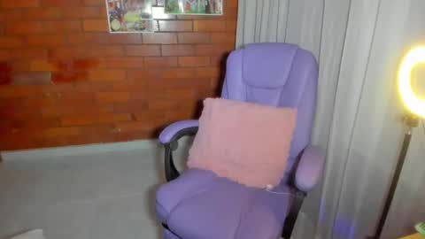 Snapshot of dakotaa_aa chatting on 01/28/25, 11:39 The girl of your dreams o online show from 01/28/25, 11:39