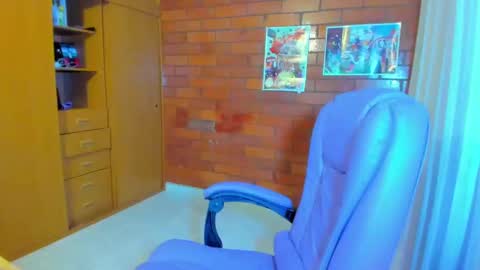 Snapshot of dakotaa_aa chatting on 02/05/25, 06:48 The girl of your dreams o online show from 02/05/25, 06:48