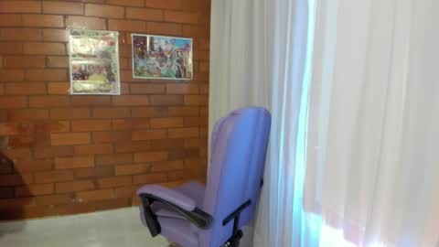 Snapshot of dakotaa_aa chatting on 02/21/25, 09:43 The girl of your dreams o online show from 02/21/25, 09:43