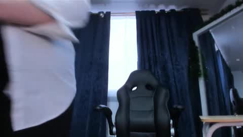 Snapshot of dakotaagray chatting on 12/22/25, 11:18 Dakotaagray online show from 12/22/25, 11:18