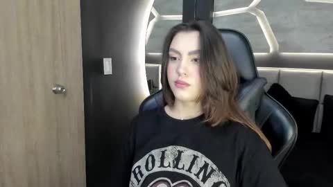 Snapshot of dakotarussell_ chatting on 01/07/26, 07:27 Dakota online show from 01/07/26, 07:27