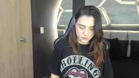 Snapshot of dakotarussell_ chatting on 01/13/26, 01:05 Dakota online show from 01/13/26, 01:05