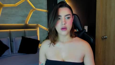 Snapshot of dakotarussell_ chatting on 02/02/26, 04:38 Dakota online show from 02/02/26, 04:38