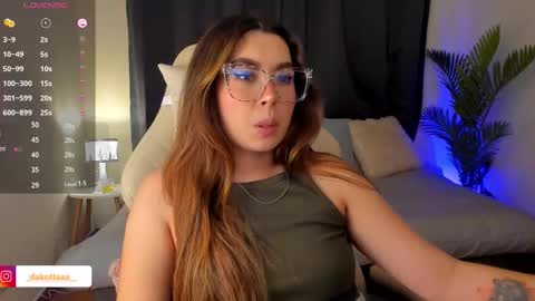 dakottaa__ online show from 11/08/25, 11:47