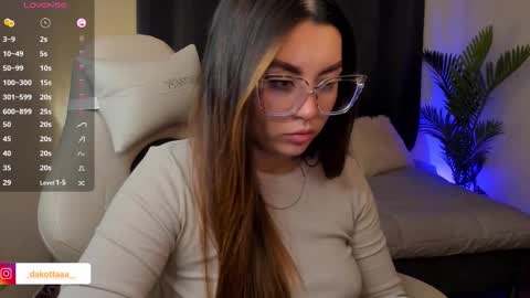 dakottaa__ online show from 11/27/25, 12:35