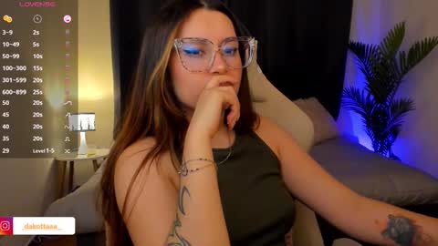 dakottaa__ online show from 12/04/25, 11:57