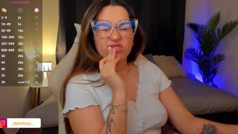 dakottaa__ online show from 12/17/25, 11:44