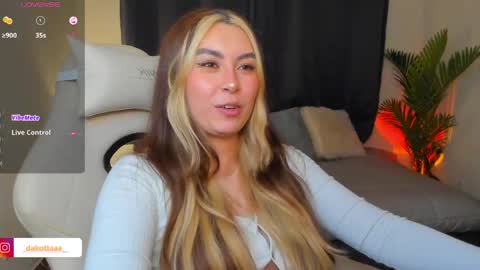 dakottaa__ online show from 05/15/26, 10:50