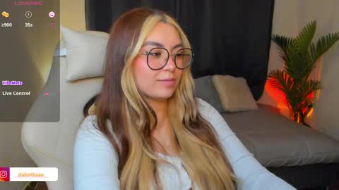 dakottaa__ online show from 05/15/26, 11:12