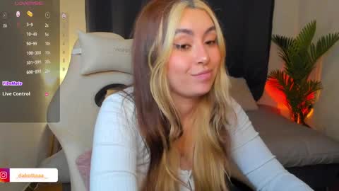 dakottaa__ online show from 05/16/26, 12:18