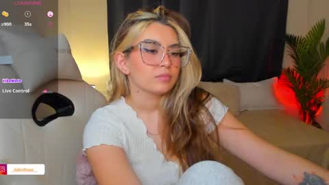 dakottaa__ online show from 06/04/26, 12:27