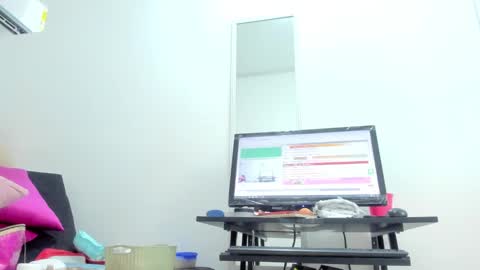 Snapshot of dalia_2 chatting on 02/14/25, 02:39 Ren online show from 02/14/25, 02:39