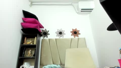 Snapshot of dalia_2 chatting on 09/14/25, 12:32 Ren online show from 09/14/25, 12:32