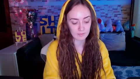 Dalia  online show from 11/24/25, 09:42