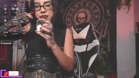 dalia_vorhees online show from 11/22/25, 01:48