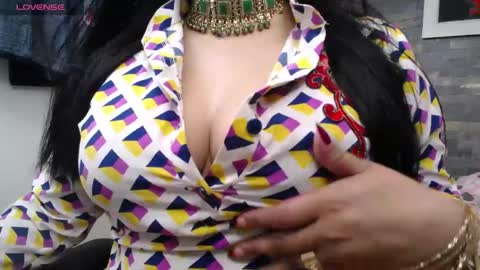 Snapshot of daliadubey chatting on 04/23/26, 12:29 dalia dubey online show from 04/23/26, 12:29