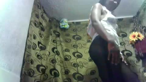 Snapshot of dalila_b chatting on 10/30/25, 03:41 Dali online show from 10/30/25, 03:41