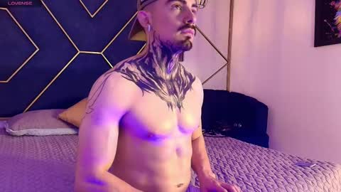 Dallas whitee online show from 03/11/26, 07:53