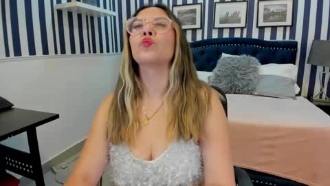Snapshot of dallulah_boobs chatting on 04/01/26, 03:18 Dallulah boobs online show from 04/01/26, 03:18