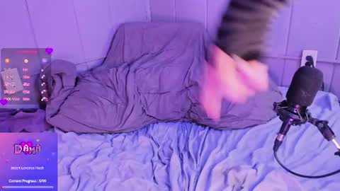 Snapshot of damadevotchka chatting on 06/12/26, 11:57 damadevotchka online show from 06/12/26, 11:57