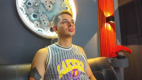 Damian Oliver online show from 12/17/24, 07:07