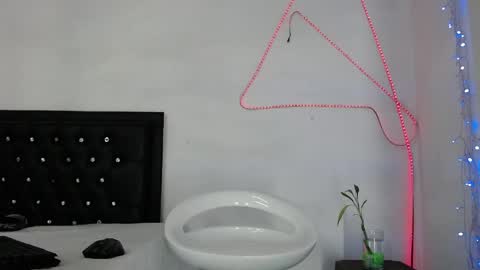 Snapshot of damian_hart_24cm chatting on 05/18/26, 12:11 damian_hart_24cm online show from 05/18/26, 12:11