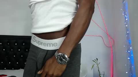 Snapshot of damian_hart_24cm chatting on 05/21/26, 12:01 damian_hart_24cm online show from 05/21/26, 12:01