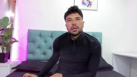 Snapshot of damian_hills chatting on 03/03/26, 12:17 Damian Hills online show from 03/03/26, 12:17