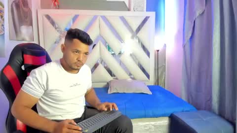 Snapshot of damian_lux69 chatting on 05/07/26, 01:27 DAMIAN LUX online show from 05/07/26, 01:27