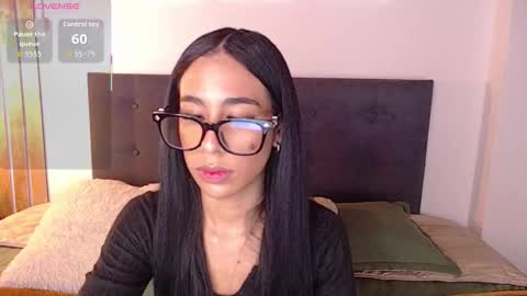 Snapshot of damian_n_lissa chatting on 12/18/25, 01:33 damian_n_lissa online show from 12/18/25, 01:33