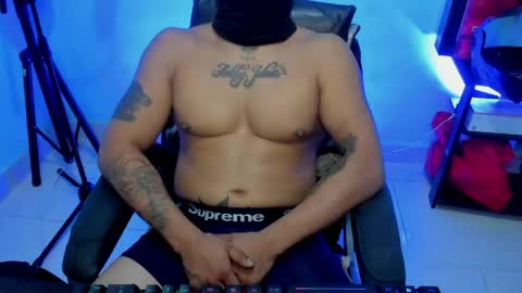 Snapshot of damian_torner chatting on 04/23/26, 12:29 Damian torner online show from 04/23/26, 12:29