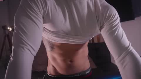 Snapshot of damianow chatting on 11/07/25, 11:49 insta damn8 -------- online show from 11/07/25, 11:49