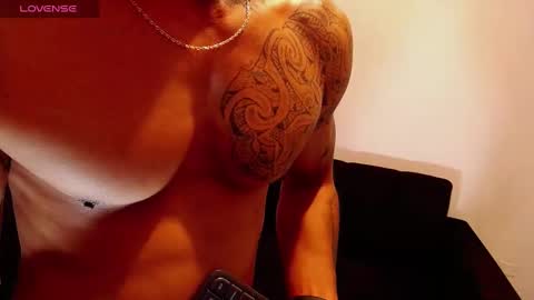 Snapshot of damiantaylor3 chatting on 01/10/25, 12:27 ---Taylor--- online show from 01/10/25, 12:27