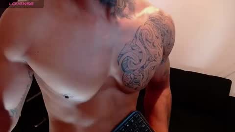 Snapshot of damiantaylor3 chatting on 02/14/25, 05:09 ---Taylor--- online show from 02/14/25, 05:09