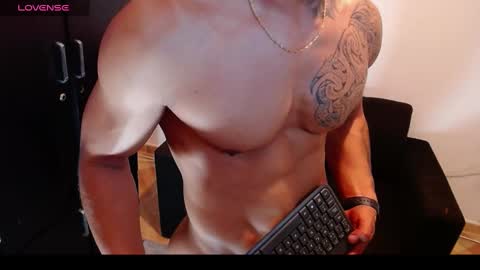 Snapshot of damiantaylor3 chatting on 03/07/25, 04:35 ---Taylor--- online show from 03/07/25, 04:35