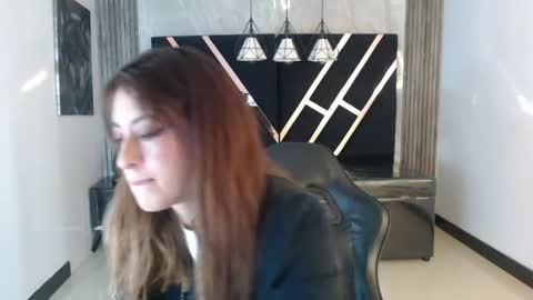 Snapshot of damiaoshun_ch chatting on 05/17/26, 01:18 Damia online show from 05/17/26, 01:18
