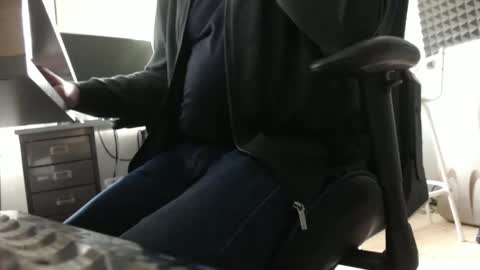 Snapshot of damien_000 chatting on 12/04/25, 12:25 Ray online show from 12/04/25, 12:25