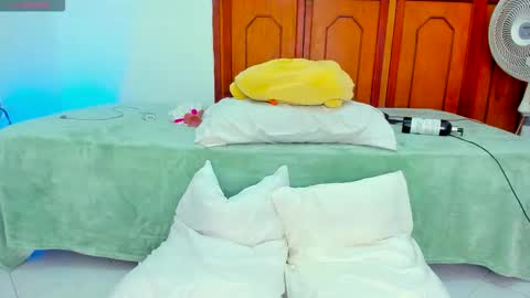 Snapshot of damn_fantasy chatting on 03/18/26, 01:58 Kary-- independent model Schedule 0530am-1000am colombian time online show from 03/18/26, 01:58