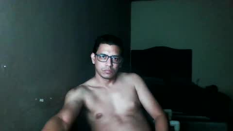 Snapshot of damnsexy0102 chatting on 10/25/25, 11:07 DamnSexy0102 online show from 10/25/25, 11:07