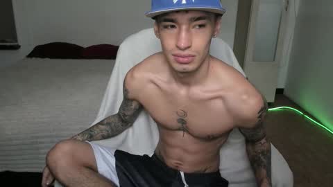 Snapshot of damon_333 chatting on 03/19/26, 07:18 Damon online show from 03/19/26, 07:18