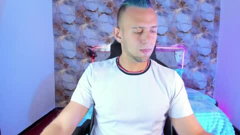 Snapshot of damon_baker0 chatting on 04/22/26, 02:51 Damon bakert online show from 04/22/26, 02:51