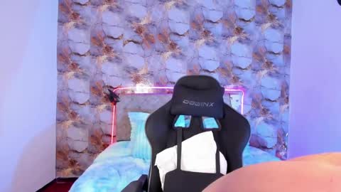 Snapshot of damon_baker0 chatting on 04/25/26, 02:36 Damon bakert online show from 04/25/26, 02:36