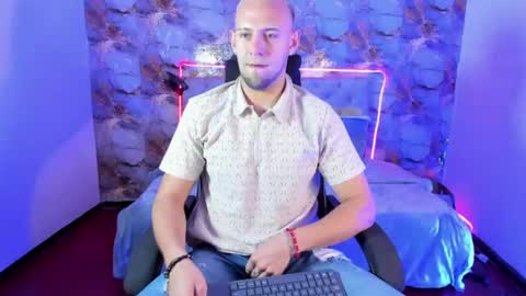 Snapshot of damon_baker0 chatting on 06/16/26, 01:25 Damon bakert online show from 06/16/26, 01:25