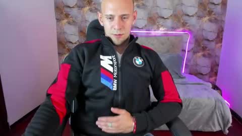 Snapshot of damon_baker0 chatting on 06/18/26, 03:27 Damon bakert online show from 06/18/26, 03:27