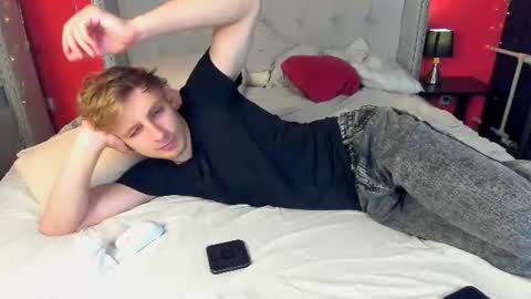 Snapshot of damonlux chatting on 06/22/26, 09:34 Damon online show from 06/22/26, 09:34